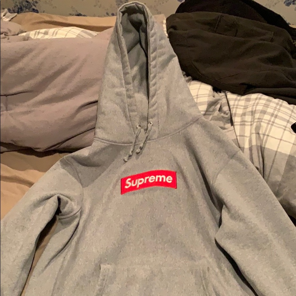 UA Supreme box logo hoodie
